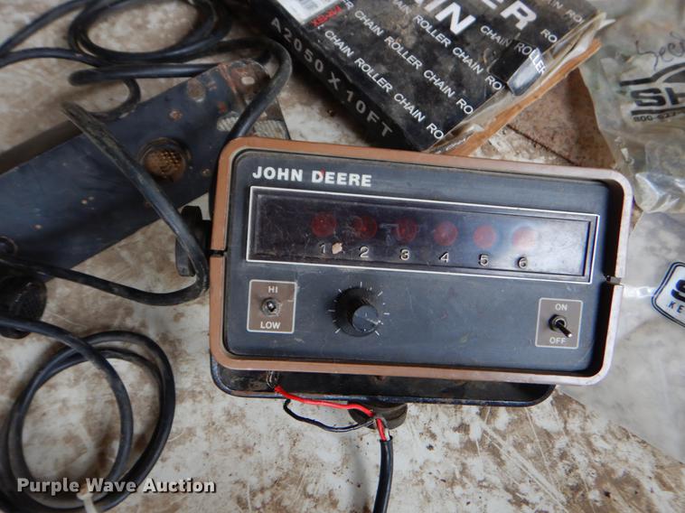 image for item FH9332 John Deere 7000 planter