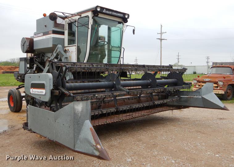 image for item FH9335 1982 Gleaner F2 combine