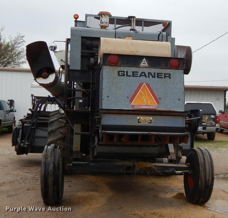 image for item FH9335 1982 Gleaner F2 combine