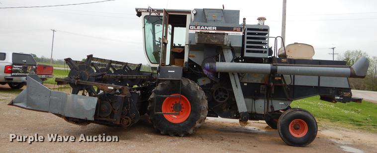 image for item FH9335 1982 Gleaner F2 combine