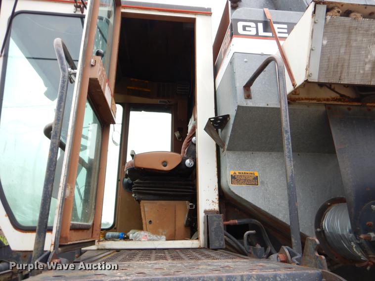 image for item FH9335 1982 Gleaner F2 combine