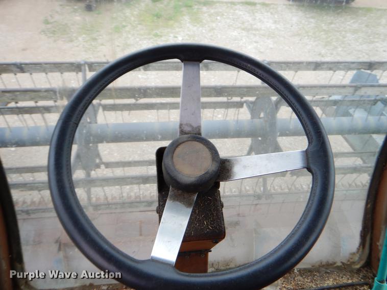 image for item FH9335 1982 Gleaner F2 combine