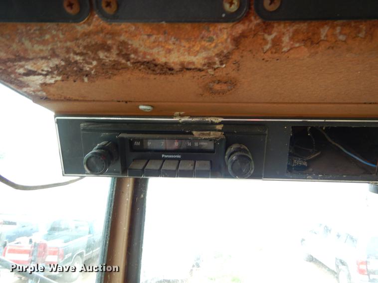 image for item FH9335 1982 Gleaner F2 combine