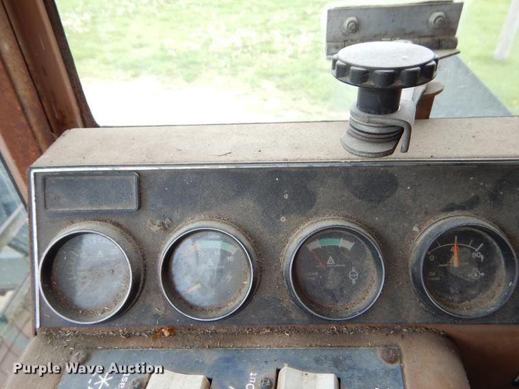 image for item FH9335 1982 Gleaner F2 combine