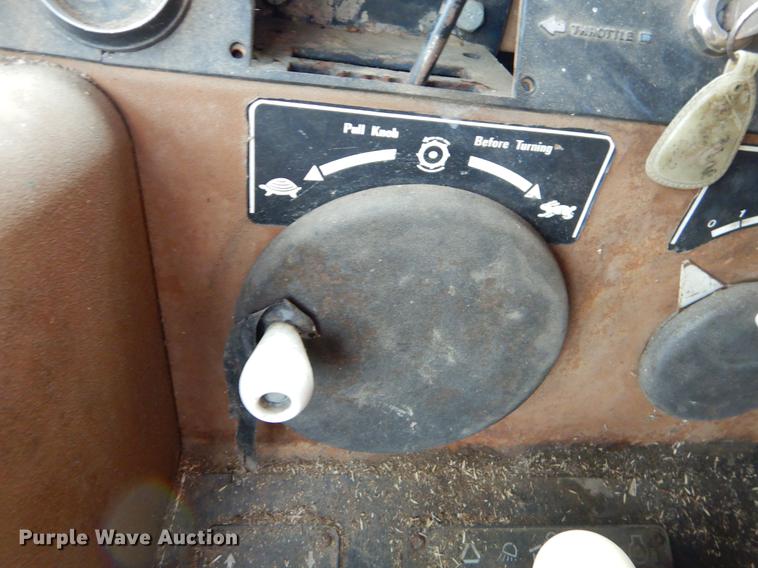 image for item FH9335 1982 Gleaner F2 combine