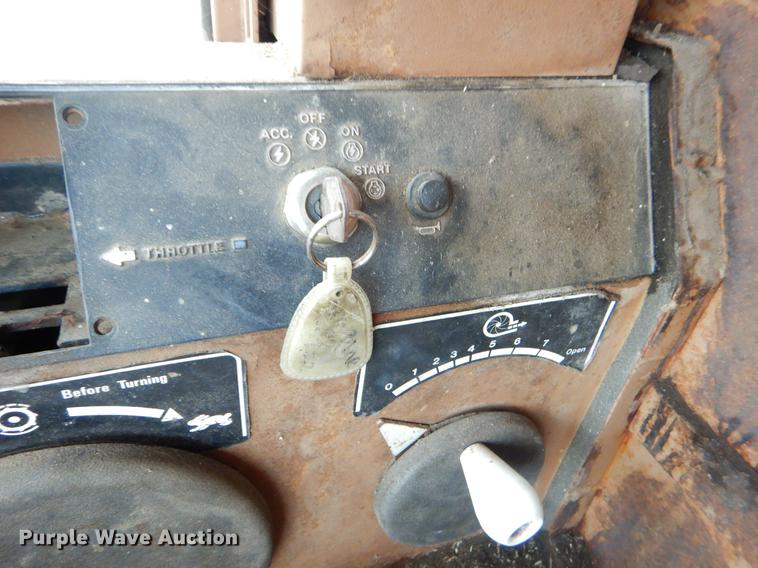 image for item FH9335 1982 Gleaner F2 combine