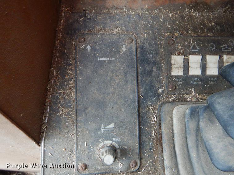 image for item FH9335 1982 Gleaner F2 combine