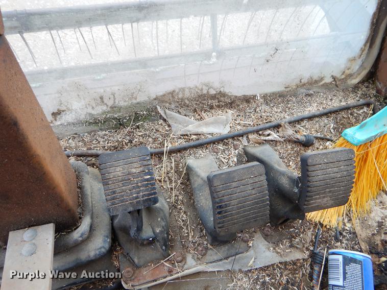 image for item FH9335 1982 Gleaner F2 combine