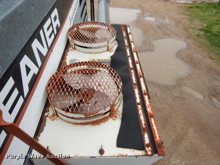 image for item FH9335 1982 Gleaner F2 combine