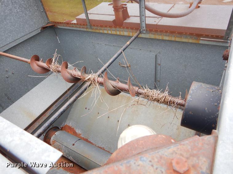 image for item FH9335 1982 Gleaner F2 combine