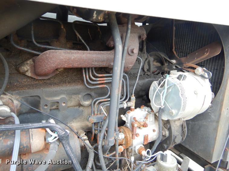 image for item FH9335 1982 Gleaner F2 combine