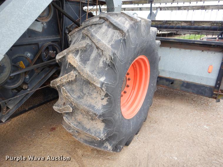 image for item FH9335 1982 Gleaner F2 combine