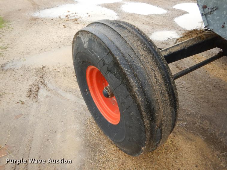 image for item FH9335 1982 Gleaner F2 combine