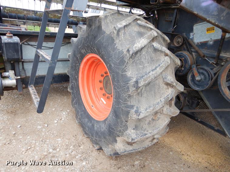 image for item FH9335 1982 Gleaner F2 combine