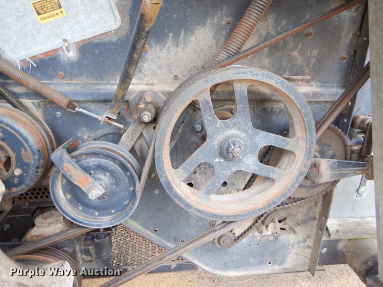 image for item FH9335 1982 Gleaner F2 combine