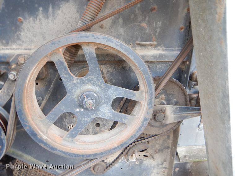 image for item FH9335 1982 Gleaner F2 combine