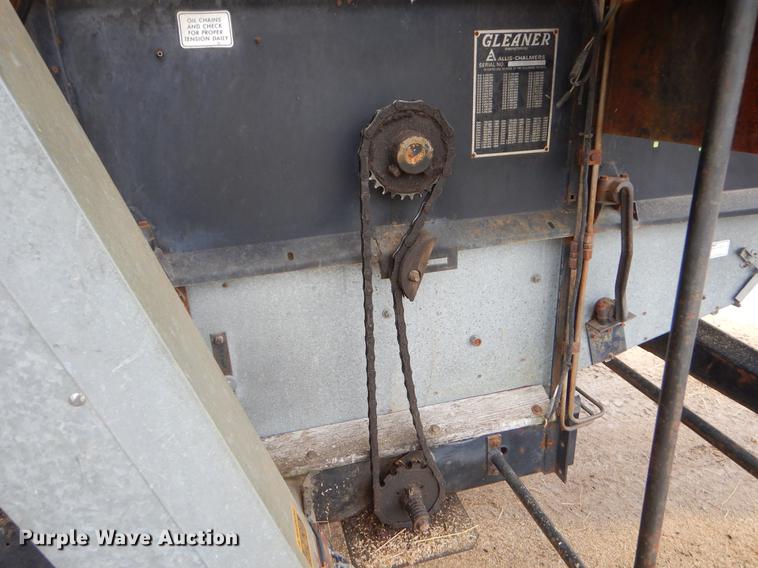 image for item FH9335 1982 Gleaner F2 combine