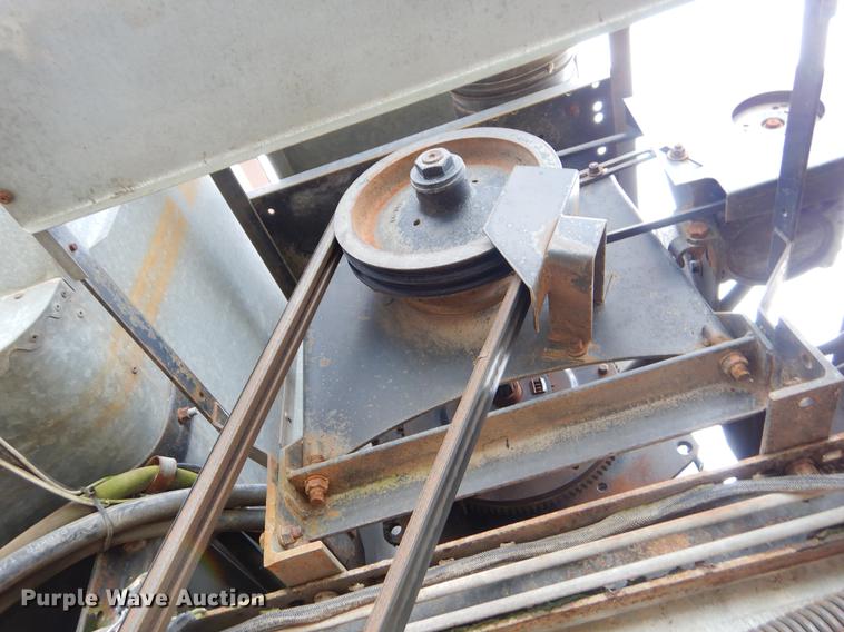 image for item FH9335 1982 Gleaner F2 combine