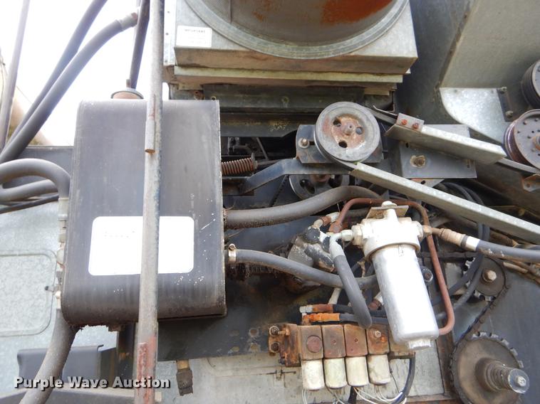 image for item FH9335 1982 Gleaner F2 combine