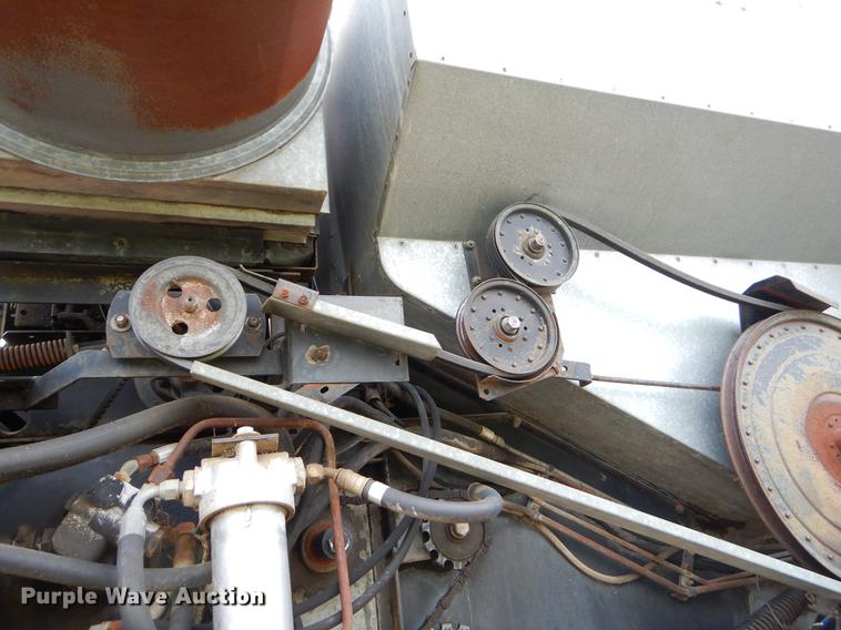 image for item FH9335 1982 Gleaner F2 combine