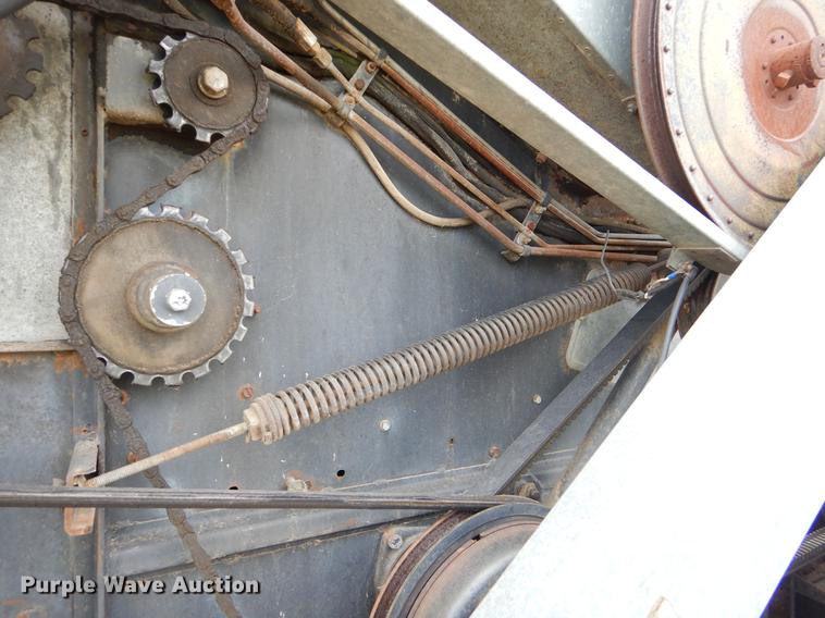 image for item FH9335 1982 Gleaner F2 combine