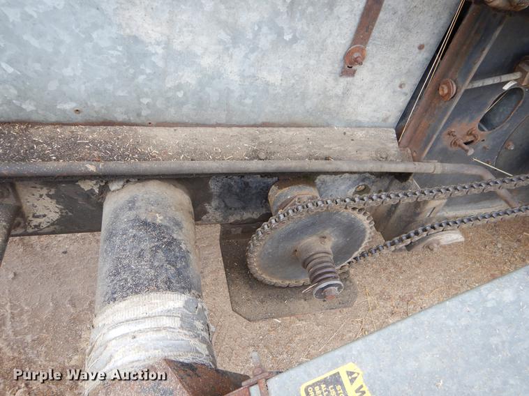 image for item FH9335 1982 Gleaner F2 combine