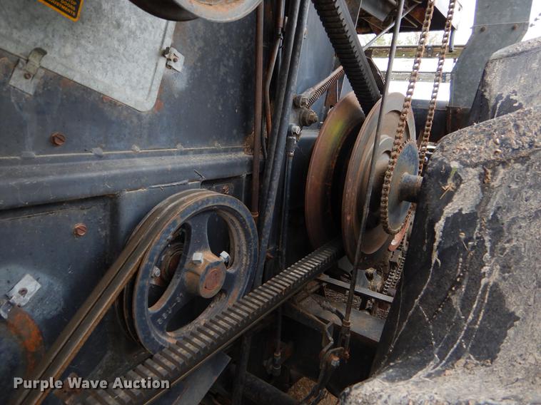 image for item FH9335 1982 Gleaner F2 combine