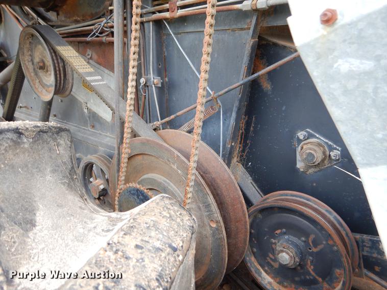 image for item FH9335 1982 Gleaner F2 combine