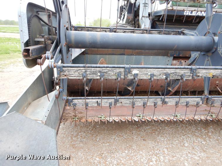 image for item FH9335 1982 Gleaner F2 combine