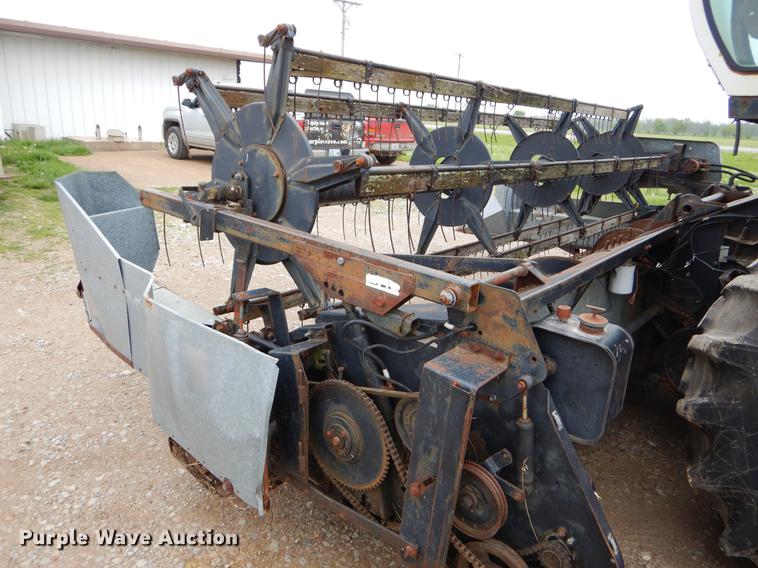image for item FH9335 1982 Gleaner F2 combine