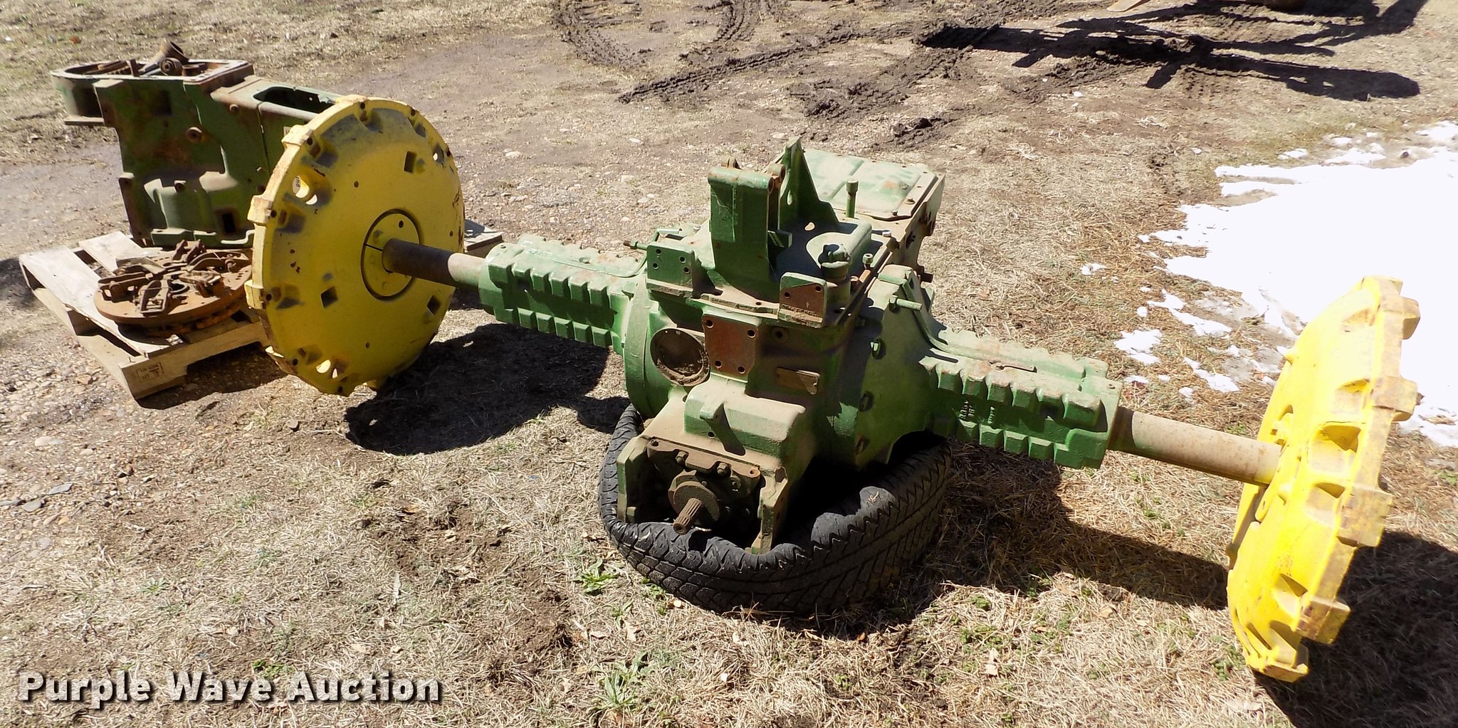 John Deere 4020 rear end and transmission in Colby, KS Item DE1161