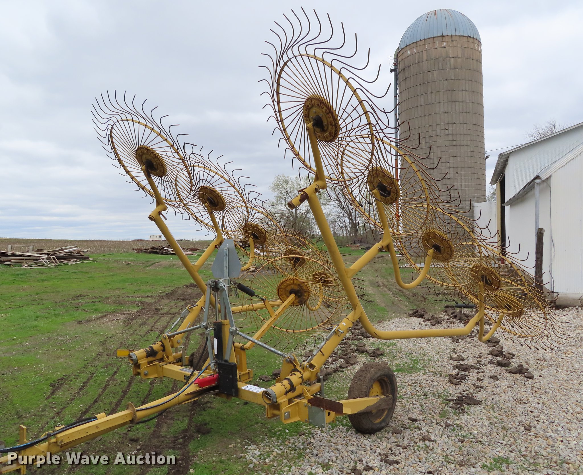 Vermeer WR220 hay rake in Auburn, KS Item DF7793 sold Purple Wave