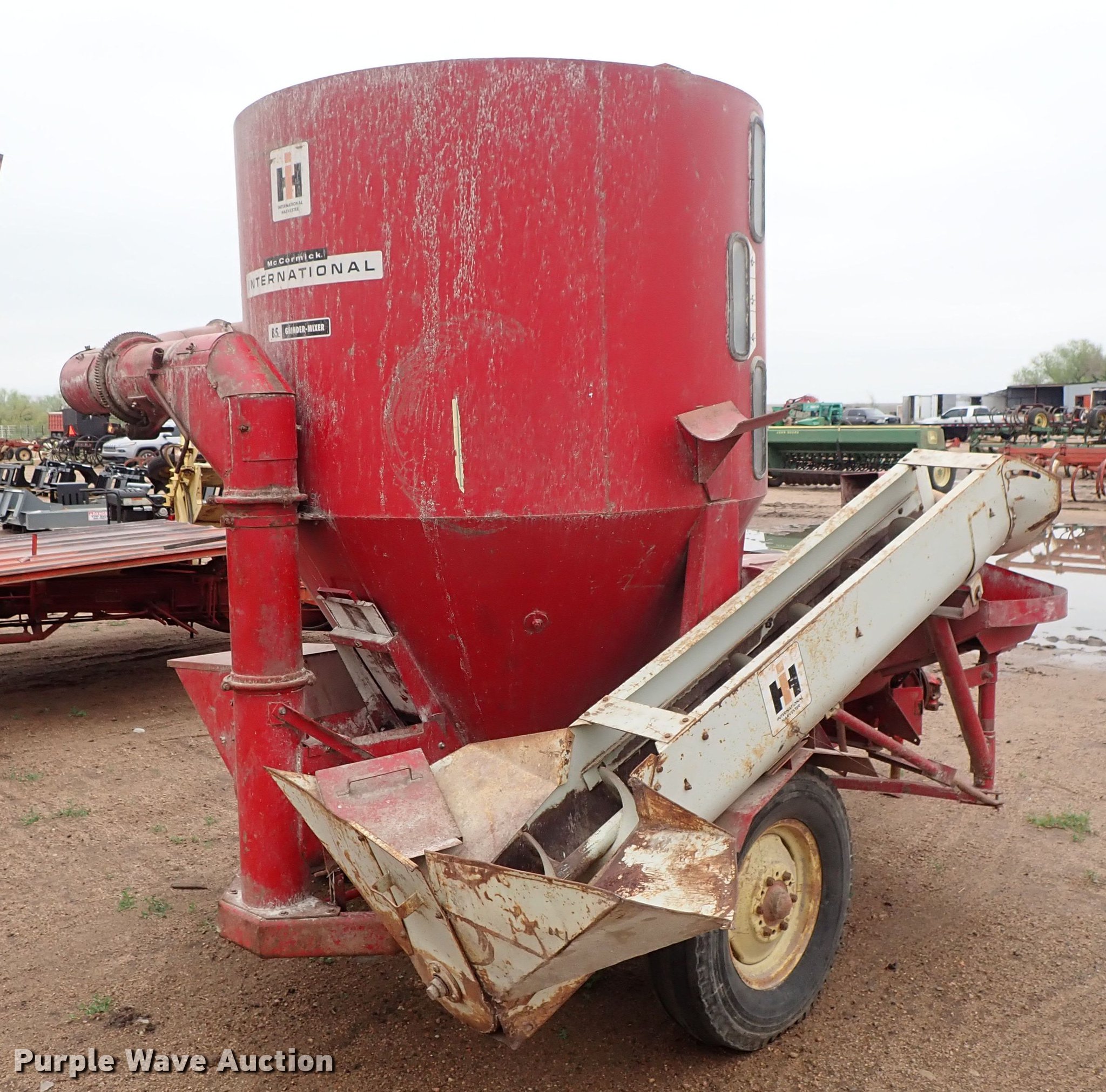 International 85 feed mixer/grinder in Kinsley, KS Item FB9026 sold