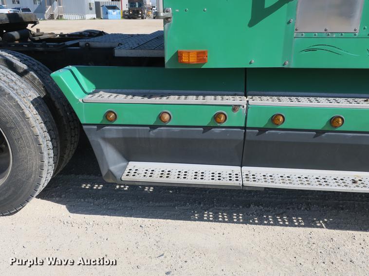 image for item DB8806 1991 Freightliner FLD semi truck