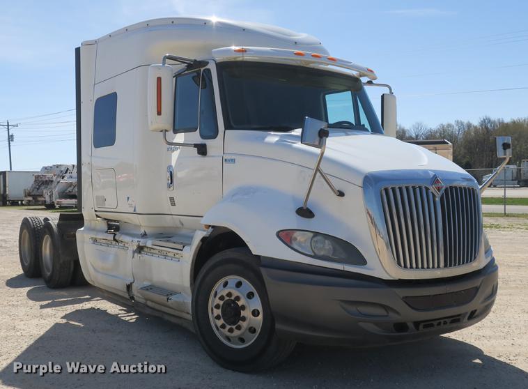 image for item DB8808 2011 International ProStar 113 semi truck