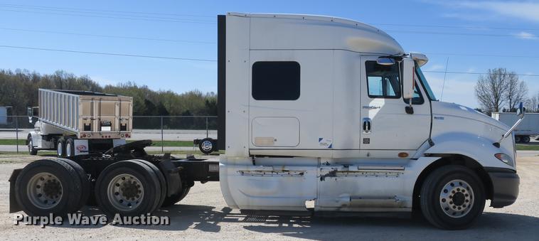 image for item DB8808 2011 International ProStar 113 semi truck
