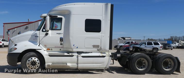 image for item DB8808 2011 International ProStar 113 semi truck