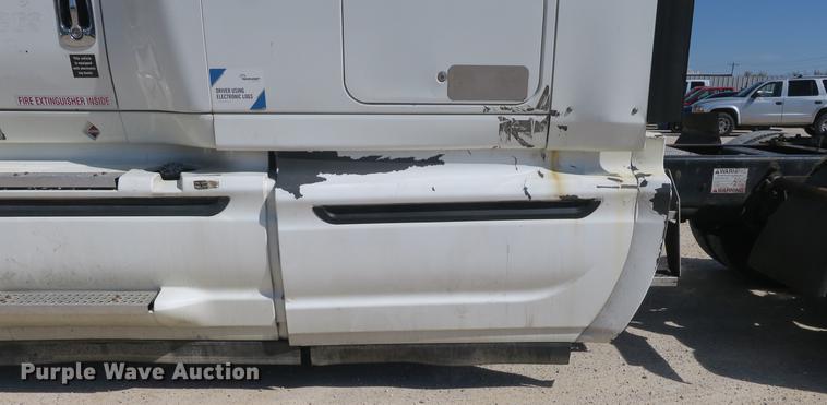 image for item DB8808 2011 International ProStar 113 semi truck