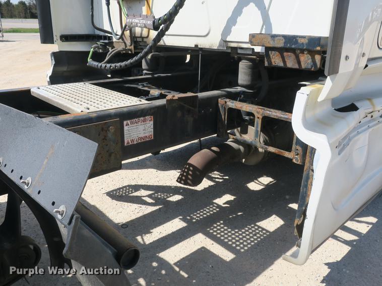 image for item DB8808 2011 International ProStar 113 semi truck