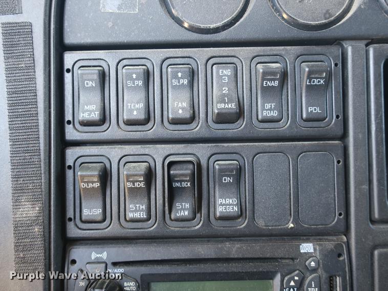 image for item DB8808 2011 International ProStar 113 semi truck