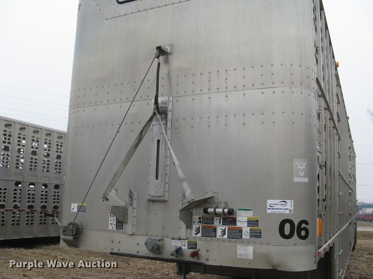 image for item DC1335 2011 Wilson Silver Star PSDCL-402 livestock trailer