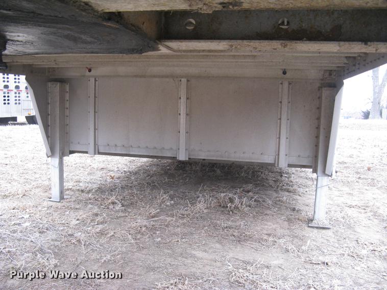 image for item DC1335 2011 Wilson Silver Star PSDCL-402 livestock trailer