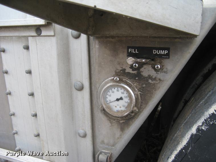 image for item DC1335 2011 Wilson Silver Star PSDCL-402 livestock trailer