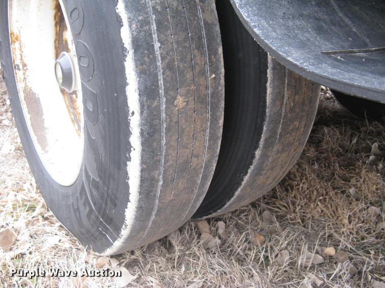 image for item DC1335 2011 Wilson Silver Star PSDCL-402 livestock trailer