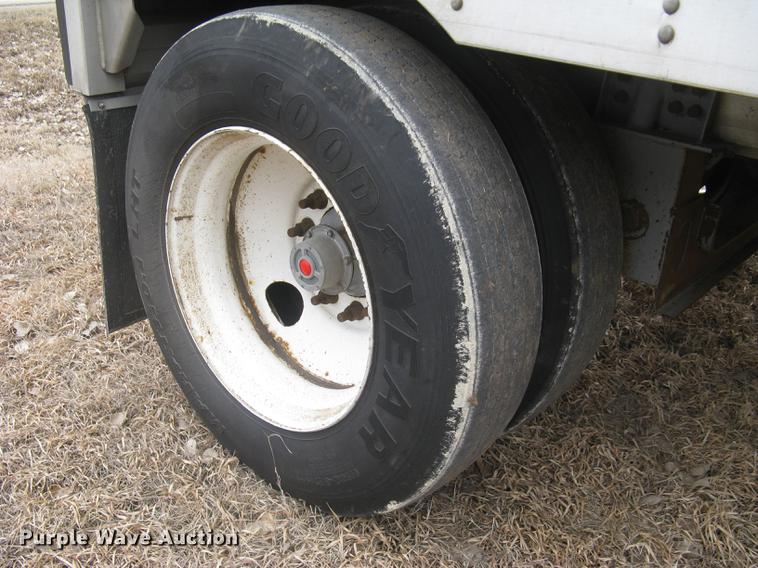 image for item DC1335 2011 Wilson Silver Star PSDCL-402 livestock trailer