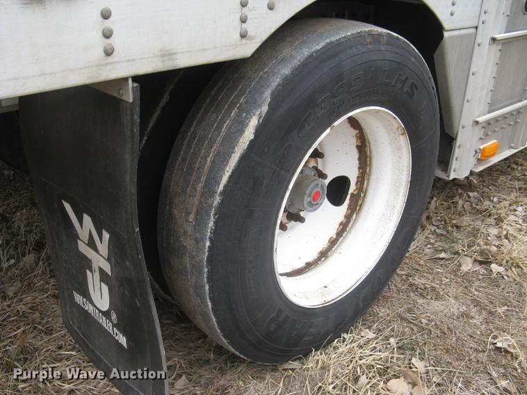 image for item DC1335 2011 Wilson Silver Star PSDCL-402 livestock trailer
