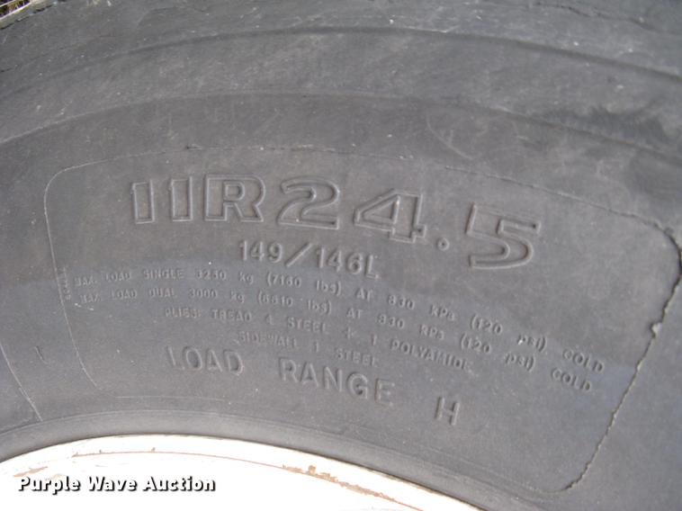 image for item DC1335 2011 Wilson Silver Star PSDCL-402 livestock trailer