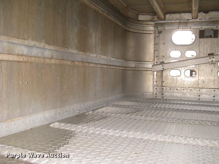 image for item DC1335 2011 Wilson Silver Star PSDCL-402 livestock trailer