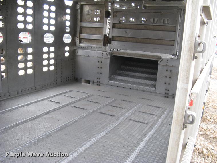 image for item DC1335 2011 Wilson Silver Star PSDCL-402 livestock trailer