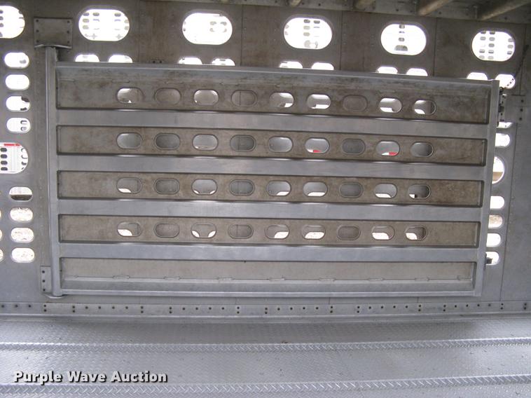 image for item DC1335 2011 Wilson Silver Star PSDCL-402 livestock trailer